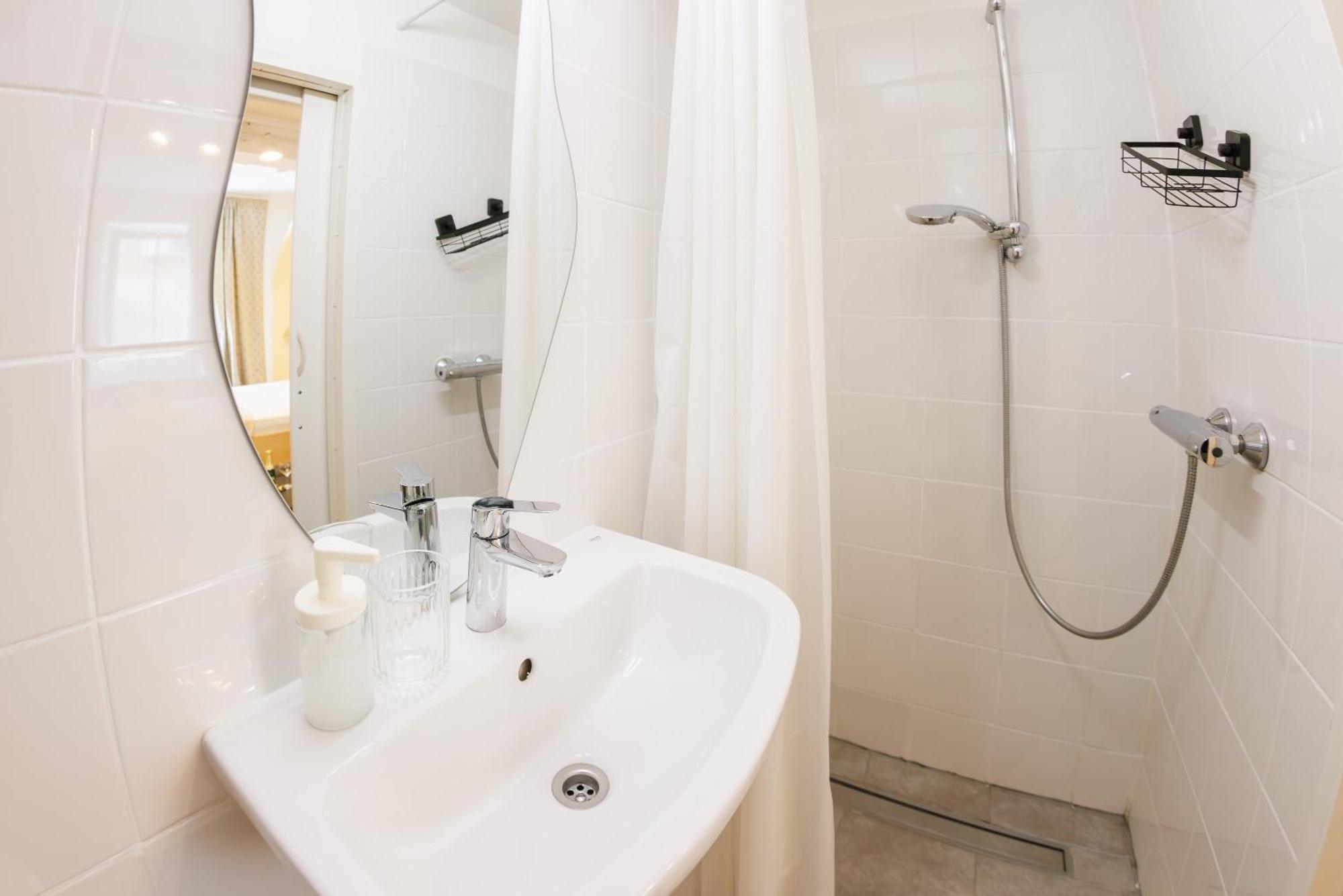Plutus Apartments And Rooms With Free Parking Koper Exterior photo